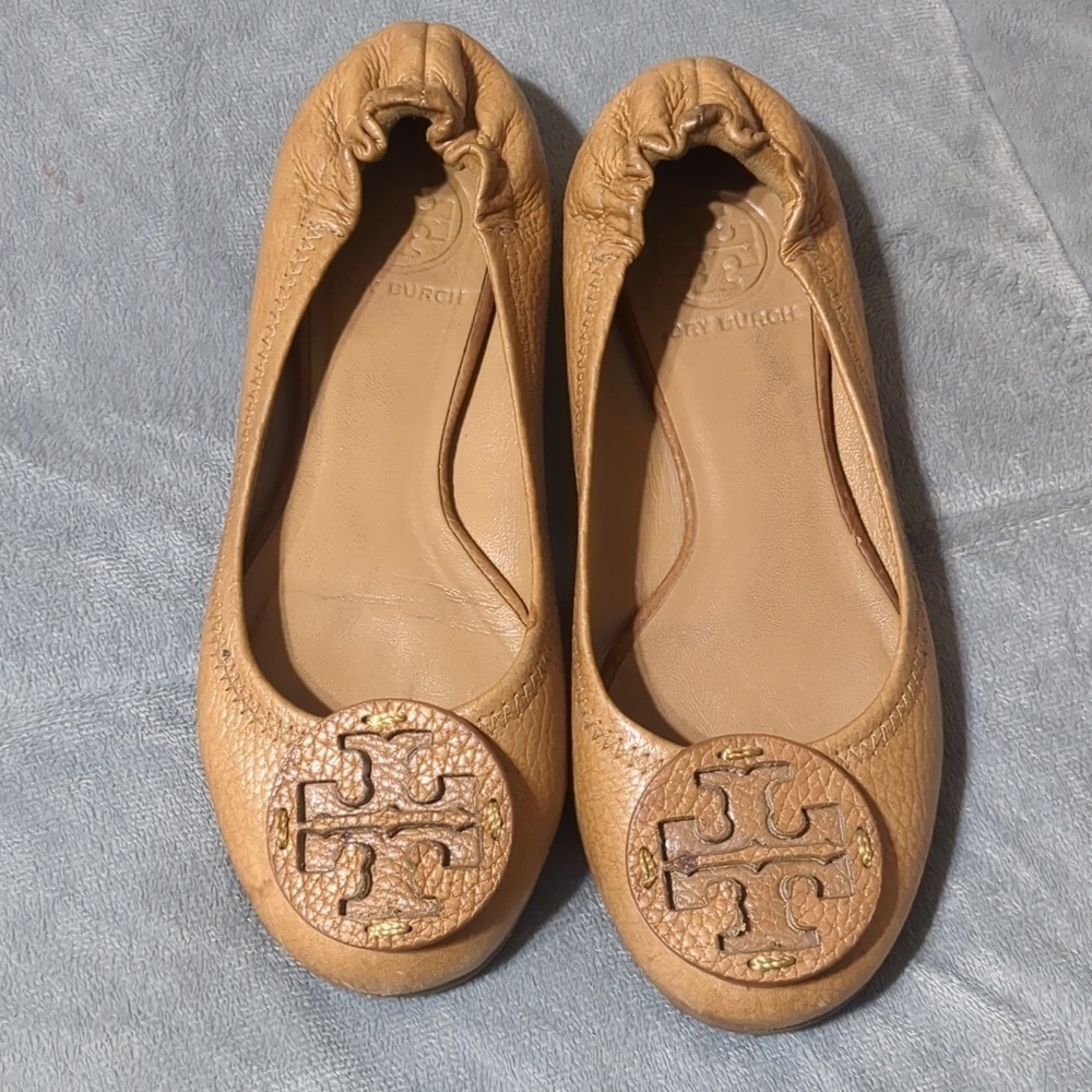 Tory Burch Reva Tumbled Logo Flats size 4.5